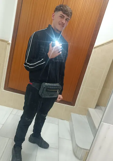 Я Tony, 18, знакомлюсь на одну ночь в Малаге