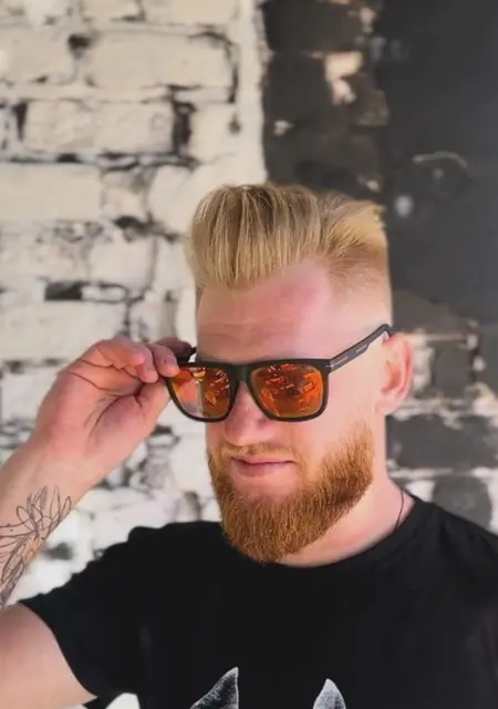 Я Вован, 25, из Первомайска, ищу знакомства на одну ночь