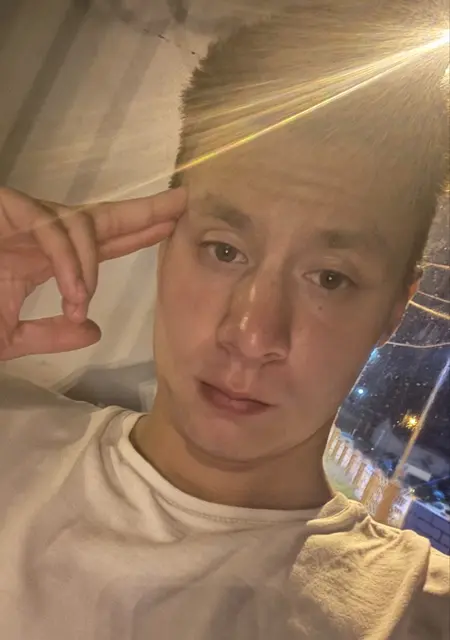 Adel from London, 22 years old, ready to meet for one-night stand