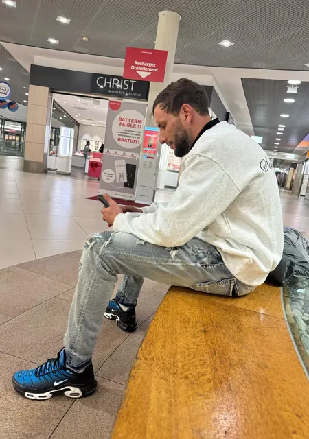 Raid из Невшатель, ищу на сайте знакомства на одну ночь