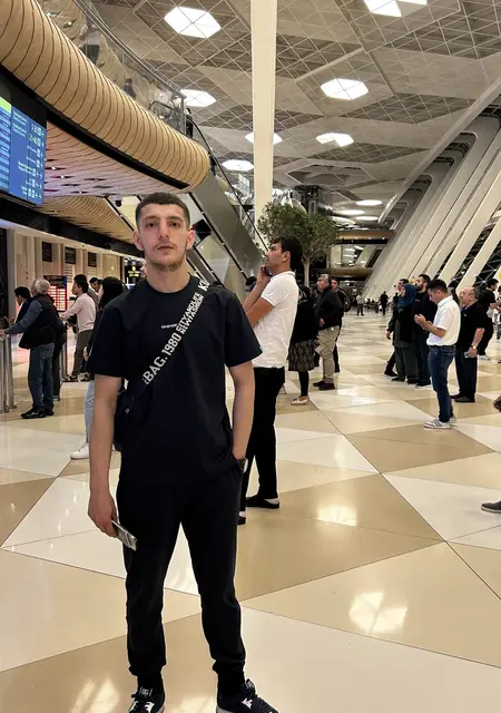 Я Табрйз, 25, из Франкфурта-на-майне, ищу знакомство для постоянных отношений