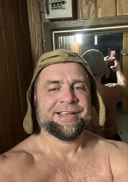 Александр из Львова, ищу на сайте приятное времяпровождение