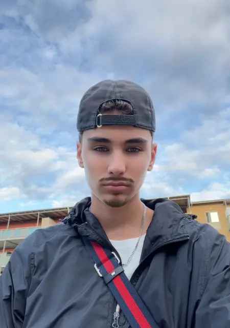 Я William, 18, знакомлюсь без обязательств в Париже