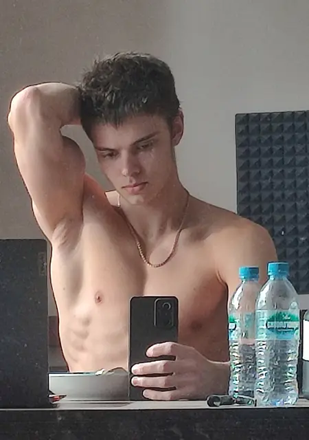 Sasha from Cardiff, 20 years old, ready to meet for one-night stand