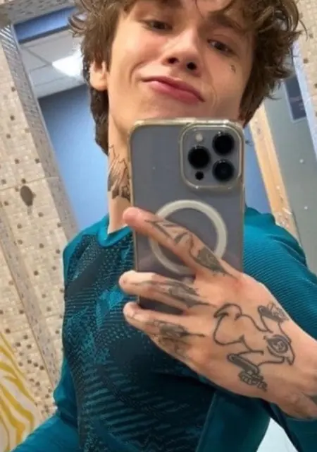 Артём из Витебска, мне 19, познакомлюсь без обязательств