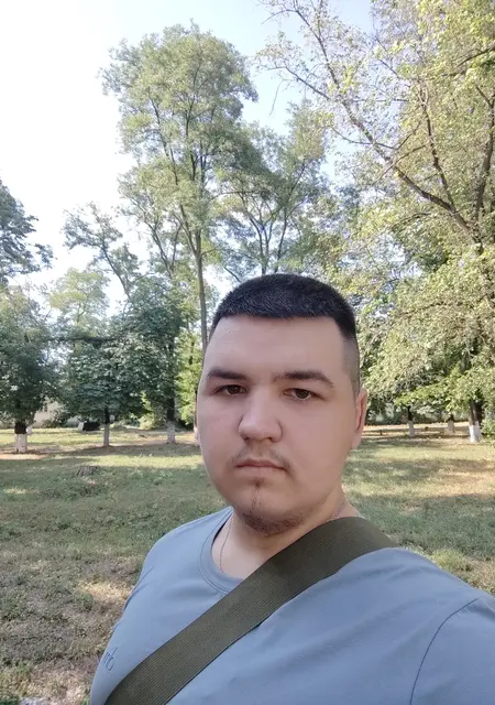 Я Карлсон, 20, из Донецка, ищу знакомства на одну ночь
