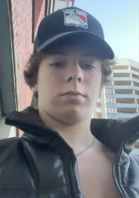 Я Артемий, 19, из Валенсии, ищу знакомства без обязательств