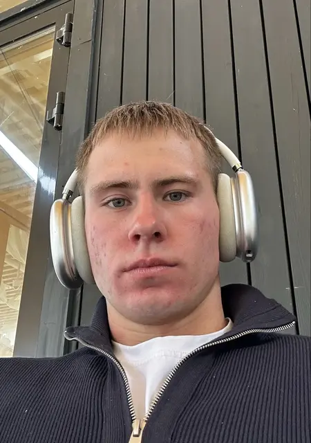 Кирилл из Нью Малден, ищу на сайте знакомства на одну ночь