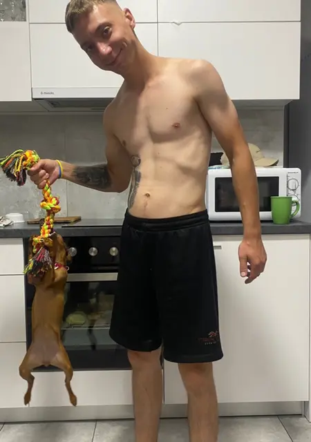 Я Даня, 28 років з Одеси, шукаю знайомства без зобов'язань