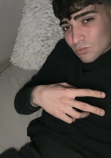 Я Adrian, 23, знакомлюсь без обязательств в Валенсии