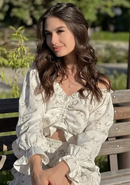 Алена из Уотерлувиль, мне 20, познакомлюсь на одну ночь