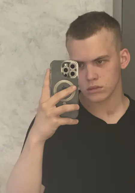 Я Максим, 19, из Киева, ищу знакомства без обязательств