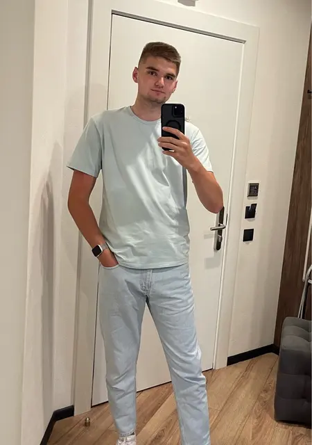 Юра из Львова, мне 20, познакомлюсь для приятного времяпровождения