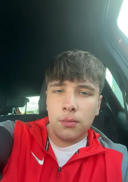 I'm Liam, 18, looking to meet for traveling in Islington