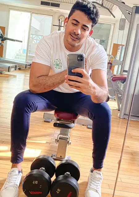 Я Hossam, 31, из Дубая, ищу знакомства на одну ночь