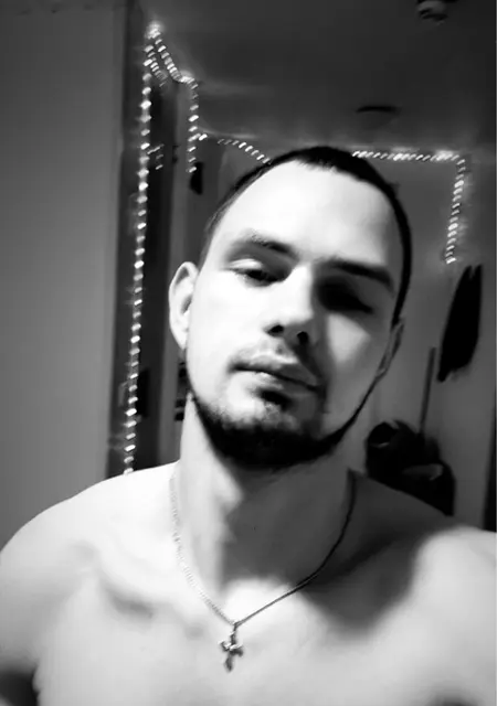 Я Костя, 18, из Киева, ищу знакомства без обязательств