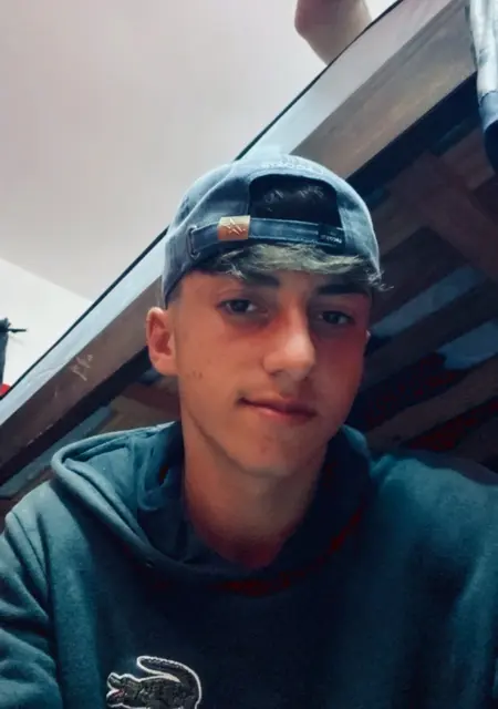 Я Evo, 18, из Буэнос-айреса, ищу знакомство для общения