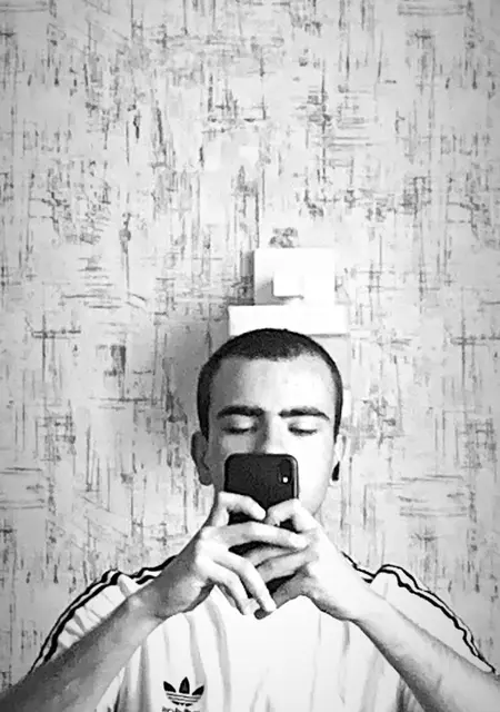 Я Даня, 19, из Полтавы, ищу знакомства без обязательств