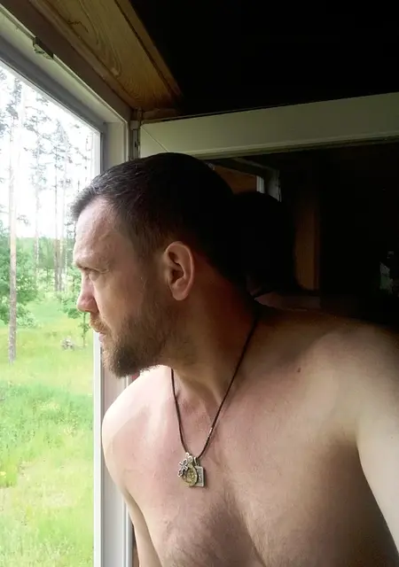 Константин з Дніпра, шукаю на сайті відкриті стосунки