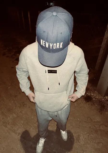 Адам из Стокгольма, ищу на сайте постоянные отношения