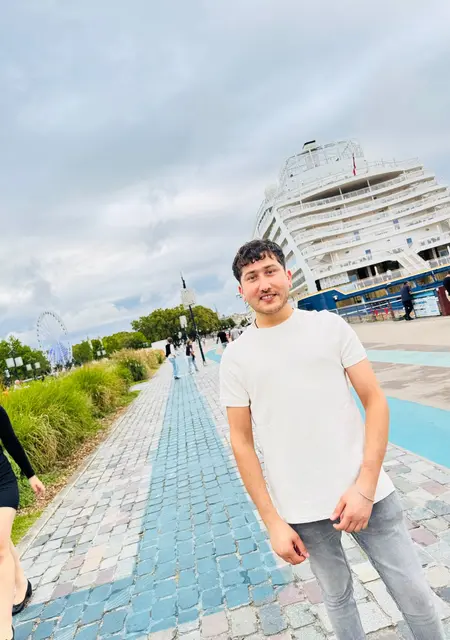 Justin из Периге, ищу на сайте знакомства на одну ночь