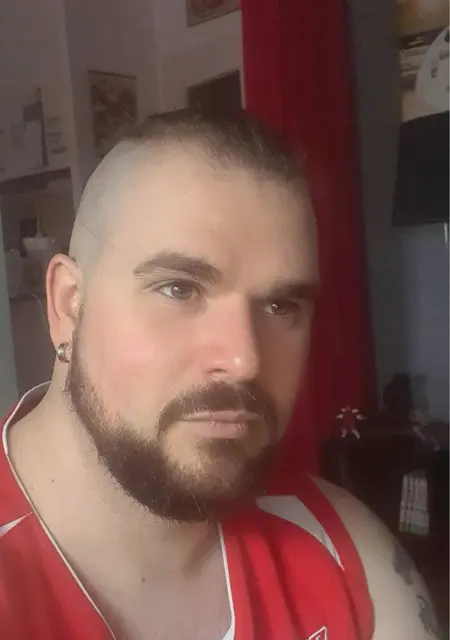 Benjamin из Ренн, мне 34, познакомлюсь для общения