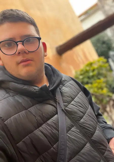 Mat из Парижа, ищу на сайте знакомства на одну ночь