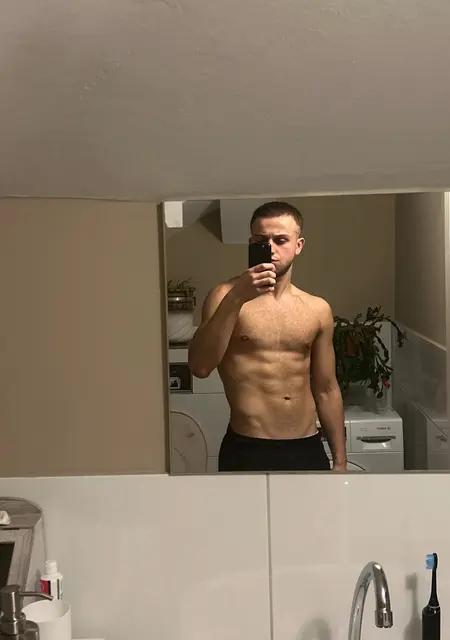 Toni из Бохум, мне 25, познакомлюсь для общения