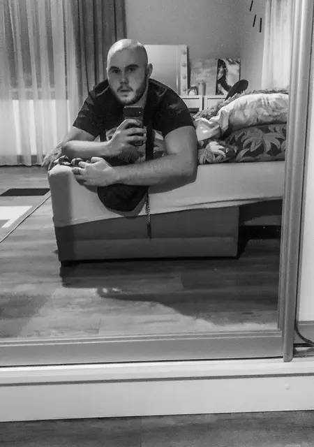 Макс из Косова, мне 19, познакомлюсь на одну ночь