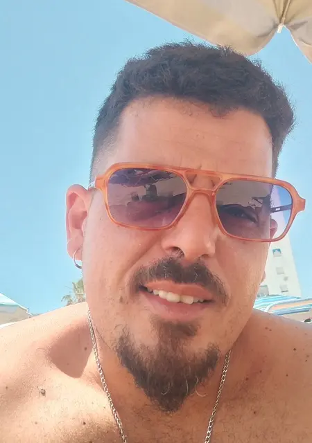 Soy Willy, 31 años de Paterna, busco conocer gente para chatear