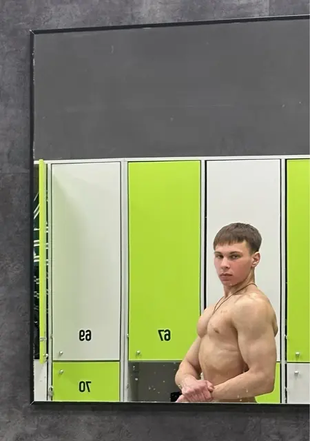 Юрий из Амстердама, мне 19, познакомлюсь для открытые отношения