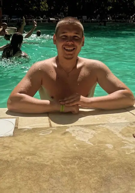 Bogdan из Днепра, мне 18, познакомлюсь без обязательств