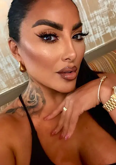 Hazel из Лиссабона, ищу на сайте открытые отношения