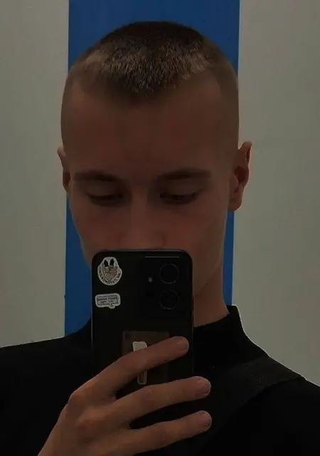 Ваня из Сум, мне 19, познакомлюсь для вирта