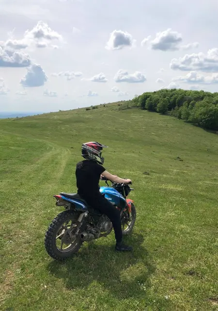 Я Віктор, 20 років з Мукачева, шукаю знайомство для дружби