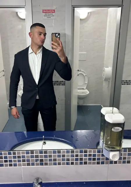 Я Luca, 19, из Монополи, ищу знакомства без обязательств