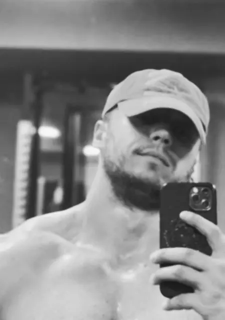 Я Андрей, 27, из Парижа, ищу знакомство для приятного времяпровождения