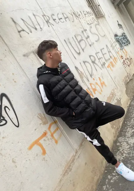 Angi из Парижа, мне 20, познакомлюсь для открытые отношения