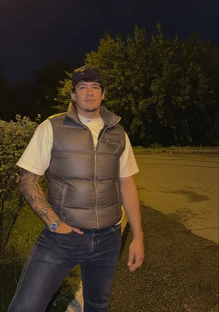 Andrey de Badalona, tengo 22 años, listo para conocer para lío de una noche