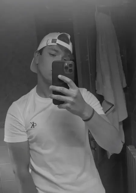 Dani из Вига, мне 23, познакомлюсь на одну ночь