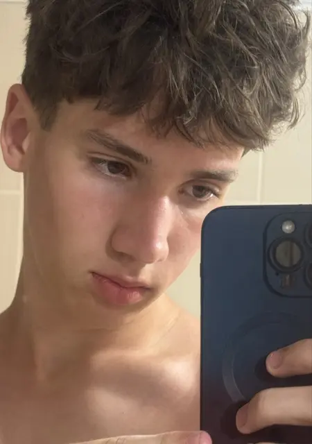 Саша из Киева, мне 19, познакомлюсь на одну ночь