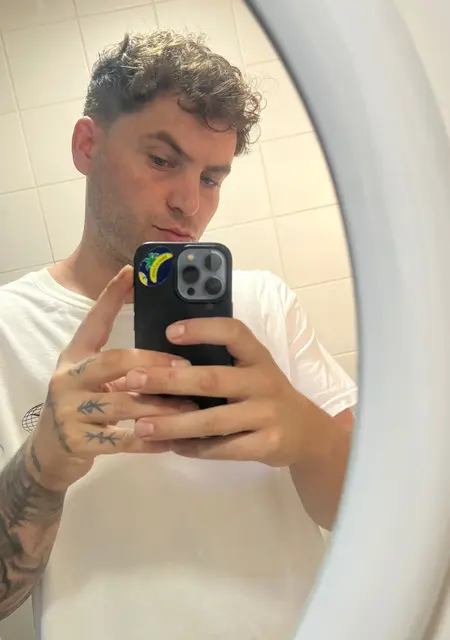 Soy David, 27 años de Madrid, busco conocer gente para pasatiempo agradable
