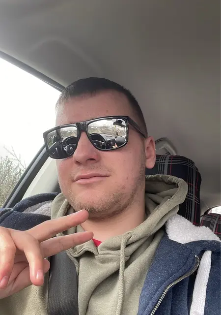 Я Dragos, 22, знакомлюсь для открытые отношения в Ботошани