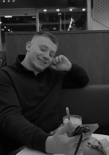 Mark из Варшавы, мне 25, познакомлюсь для вирта