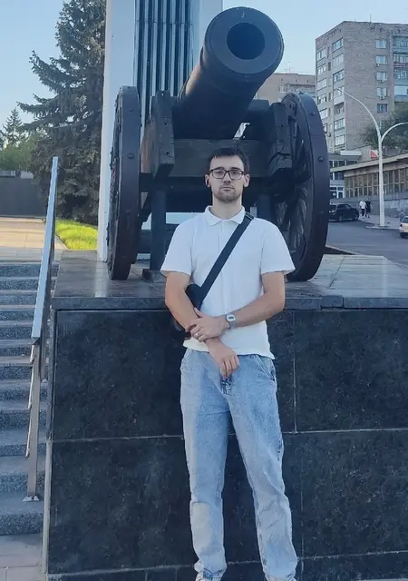 Я Даниил, 19 років, знайомлюсь для постійних стосунків у Луганську