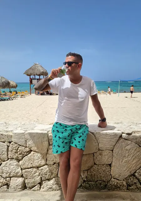 Alejandro из Ушуая, ищу на сайте знакомства на одну ночь