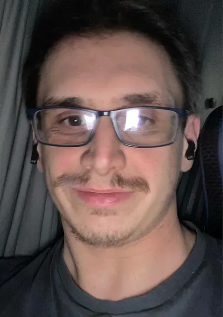 Yusuf из Измира, мне 26, познакомлюсь для общения