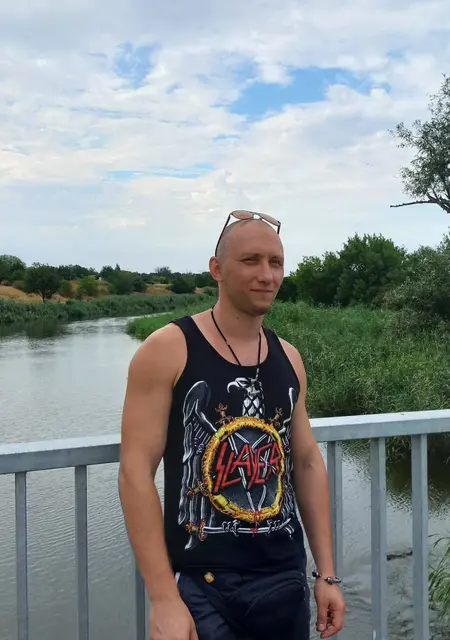Я Александр, 28 років з Слов'янськ, шукаю знайомства без зобов'язань