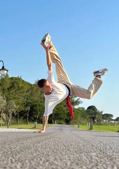 Mati из Тбилиси, мне 21, познакомлюсь на одну ночь