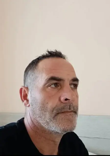 Soy Kakel, 49 años de Rubí, busco conocer gente para relación sin ataduras
